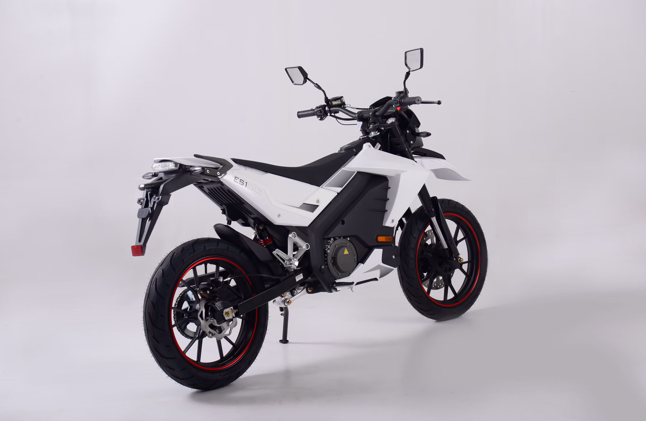 ES1 electric motorcycle configured for police and public-safety applications — view 3